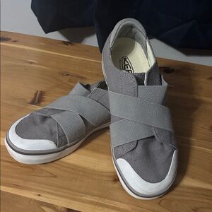 Keen Gray Cross-Strap Slip-On tennis Shoes size 5 euro 35